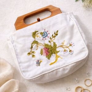 Floral Embroidered White Boho Handbag Handmade Vintage Loo